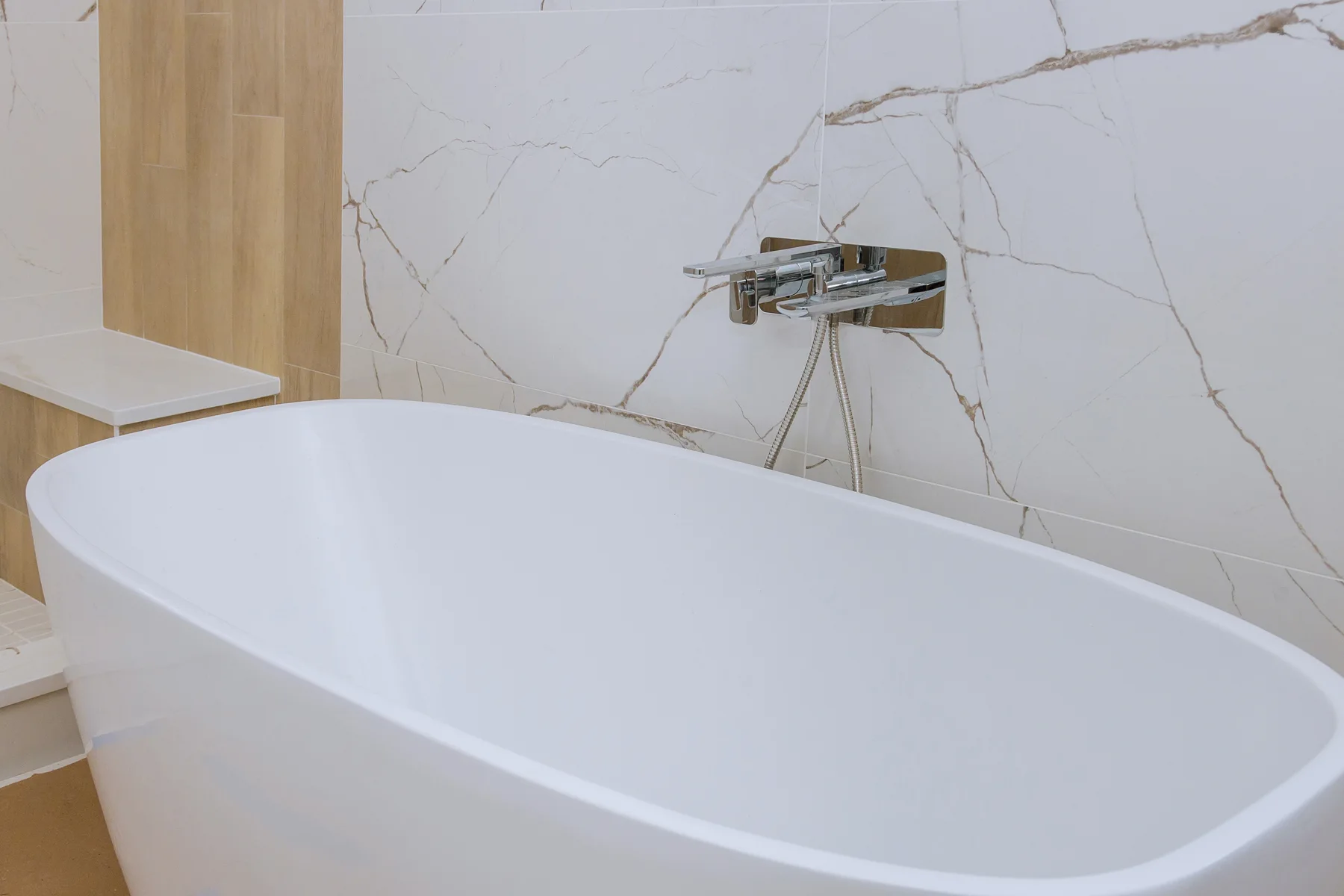 A-MODERN-MARBLE-TILE-BATHROOM-WITH-BATHTUB-BATHROO-2023-11-27-04-58-14-UTC