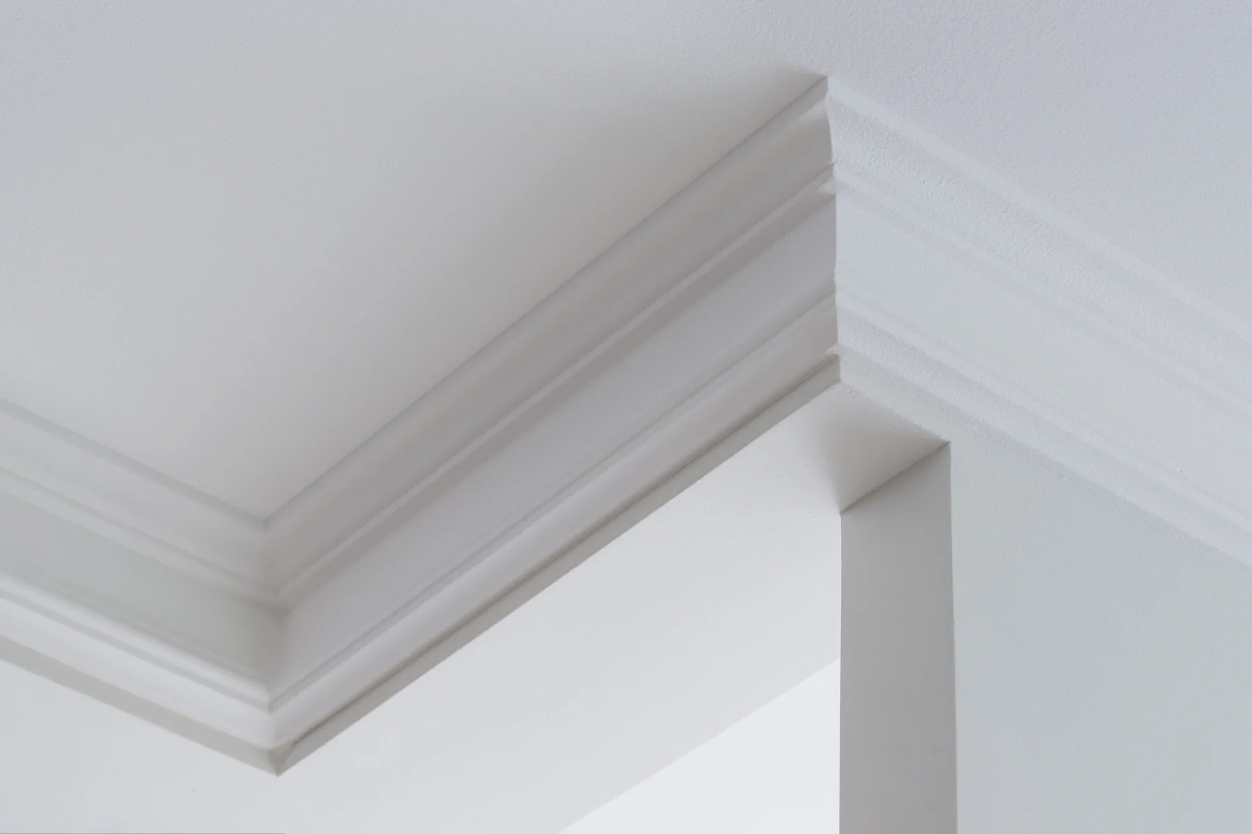 CEILING-MOLDINGS-IN-THE-INTERIOR-INTRICATE-CORNER-2023-11-27-05-25-40-UTC